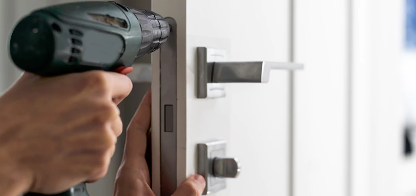 Locksmith For Lock Replacement Near Me in Eastvale, CA