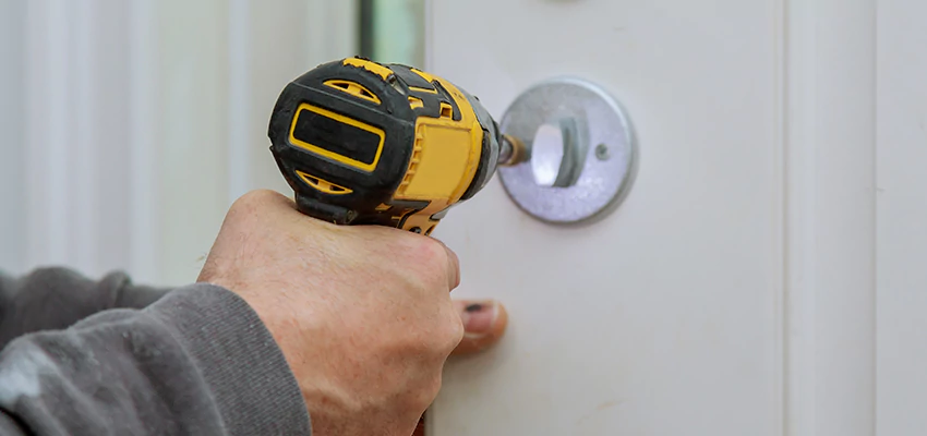Street Locksmith For Smart Lock Repair in Eastvale, CA